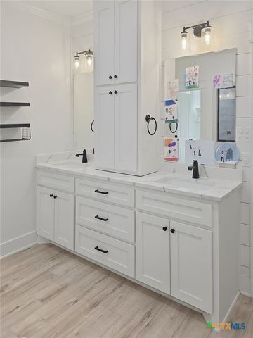 211 Lakewood Drive, Gatesville, TX 76528