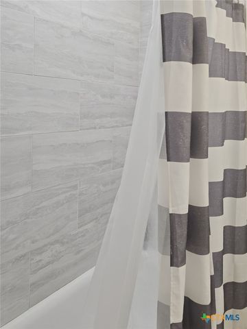 211 Lakewood Drive, Gatesville, TX 76528