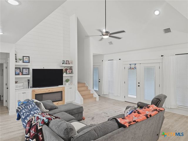 211 Lakewood Drive, Gatesville, TX 76528