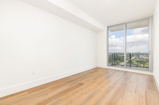 220 Lake Shore Drive 1809, Lake Park, FL 33403