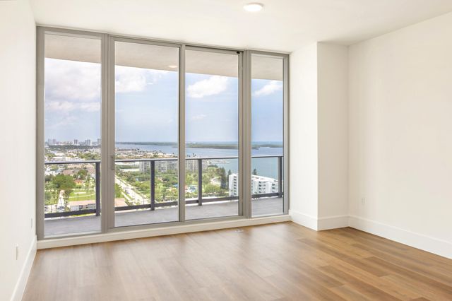 220 Lake Shore Drive 1809, Lake Park, FL 33403