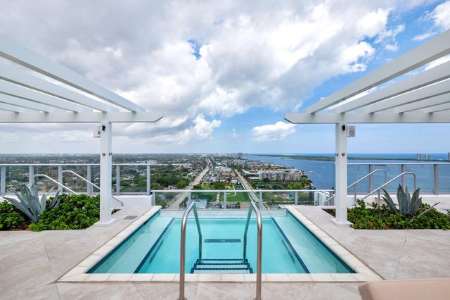 220 Lake Shore Drive 1809, Lake Park, FL 33403