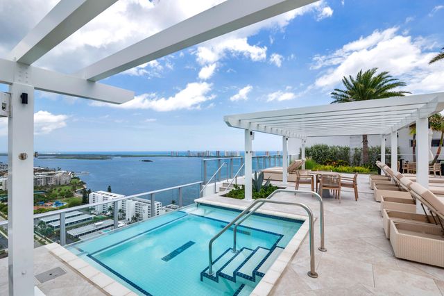 220 Lake Shore Drive 1809, Lake Park, FL 33403