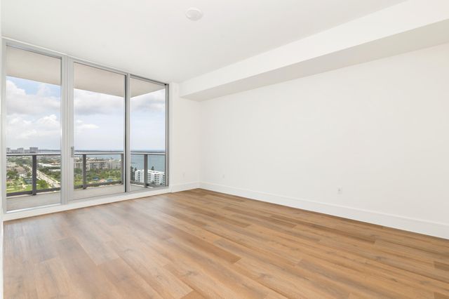 220 Lake Shore Drive 1809, Lake Park, FL 33403