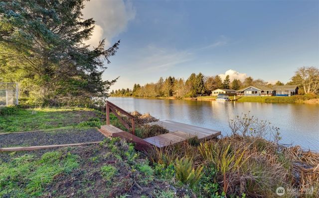 1006 Point Brown Avenue SE, Ocean Shores, WA 98569