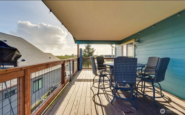 1006 Point Brown Avenue SE, Ocean Shores, WA 98569
