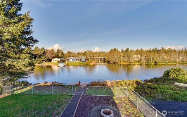 1006 Point Brown Avenue SE, Ocean Shores, WA 98569