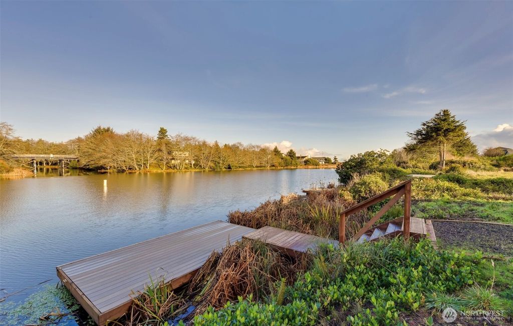 1006 Point Brown Avenue SE, Ocean Shores, WA 98569