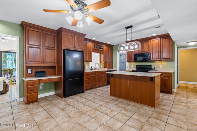 3505 Swainsboro Ct, Louisville, KY 40218