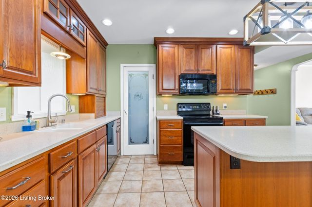 3505 Swainsboro Ct, Louisville, KY 40218