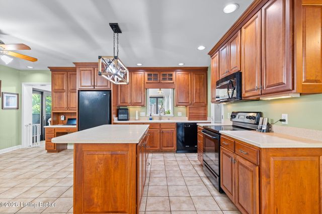 3505 Swainsboro Ct, Louisville, KY 40218