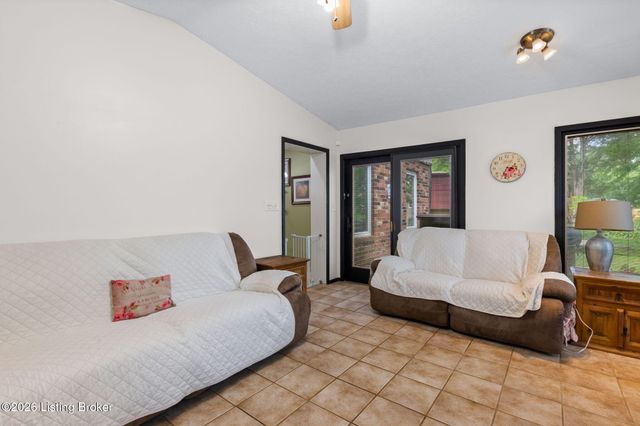 3505 Swainsboro Ct, Louisville, KY 40218