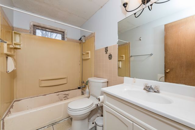 1607 N Channel Drive, Round Lake Beach, IL 60073