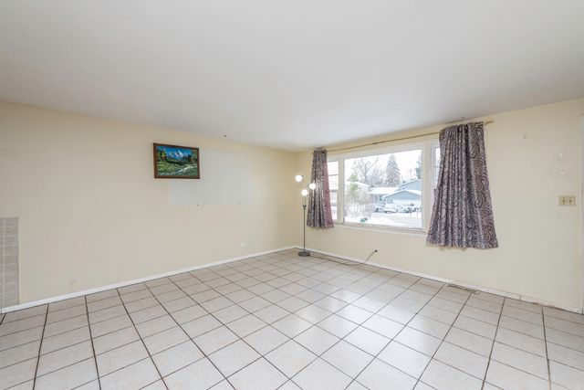 1607 N Channel Drive, Round Lake Beach, IL 60073