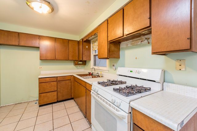 1607 N Channel Drive, Round Lake Beach, IL 60073