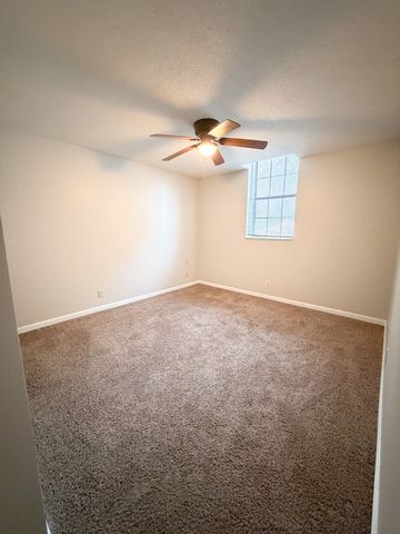 530 Hietts Ln Apt F, Clarksville, TN 37043