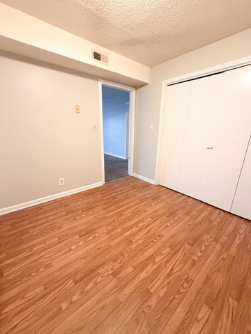 530 Hietts Ln Apt F, Clarksville, TN 37043