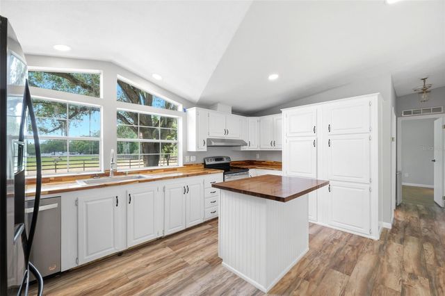 8606 BOYT ROAD, Zephyrhills, FL 33540