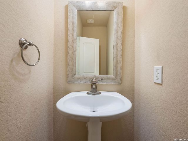 2747 Trinity View, San Antonio, TX 78261