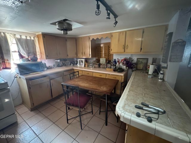 2704 Porter Avenue, El Paso, TX 79930