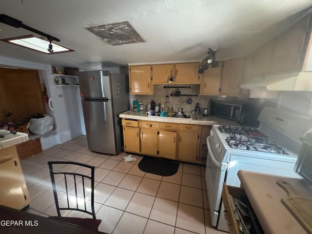 2704 Porter Avenue, El Paso, TX 79930