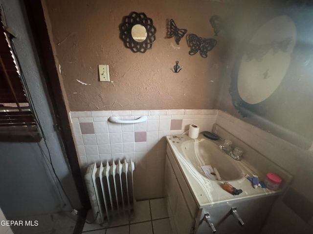 2704 Porter Avenue, El Paso, TX 79930