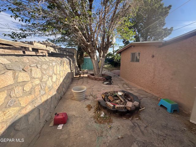 2704 Porter Avenue, El Paso, TX 79930