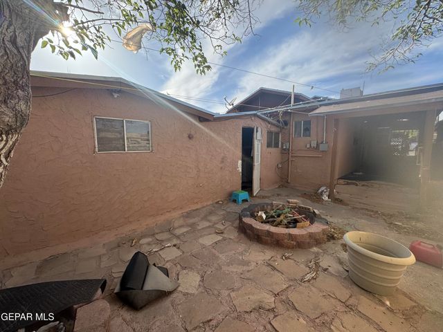 2704 Porter Avenue, El Paso, TX 79930