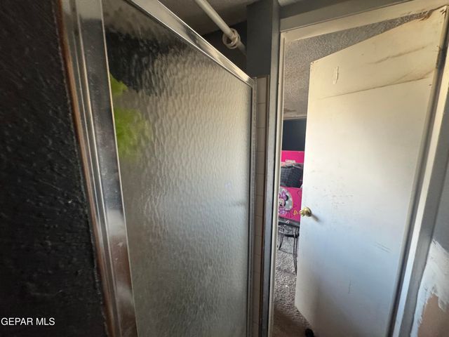 2704 Porter Avenue, El Paso, TX 79930