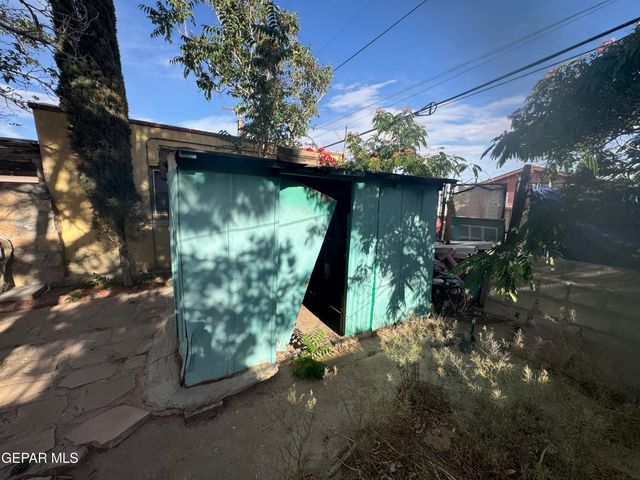 2704 Porter Avenue, El Paso, TX 79930