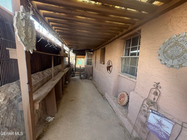 2704 Porter Avenue, El Paso, TX 79930