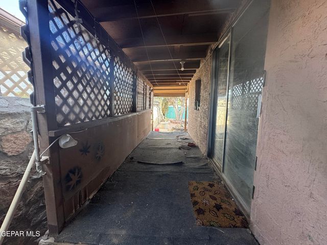 2704 Porter Avenue, El Paso, TX 79930