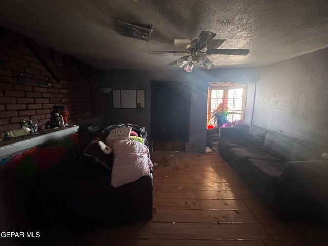 2704 Porter Avenue, El Paso, TX 79930