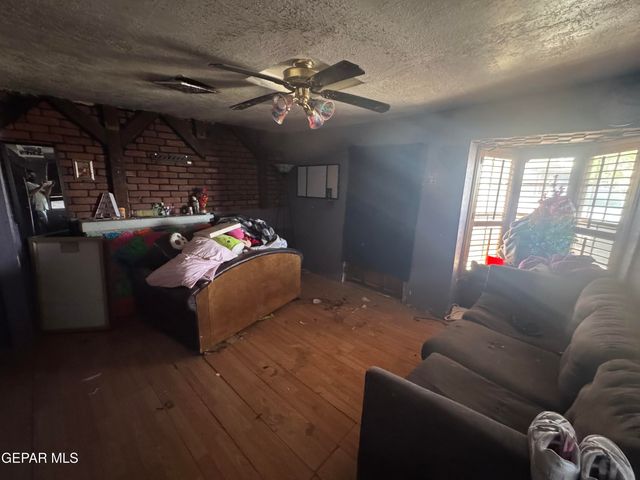 2704 Porter Avenue, El Paso, TX 79930