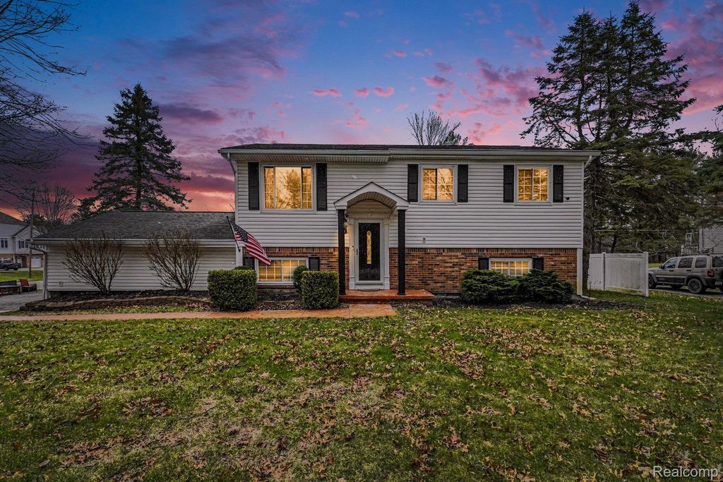 1784 Byron Road, Howell Township, MI 48855