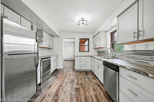 1690 Marylestone Drive, West Bloomfield Charter Township, MI 48324