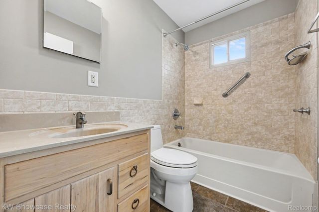 1690 Marylestone Drive, West Bloomfield Charter Township, MI 48324