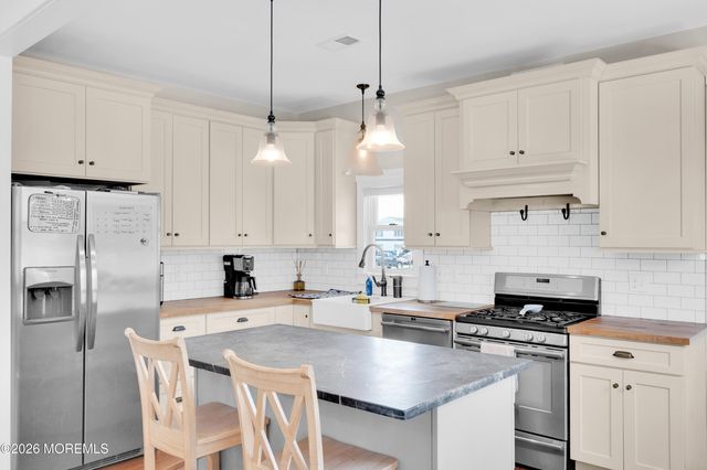 203 Riviera Drive, Toms River, NJ 08753