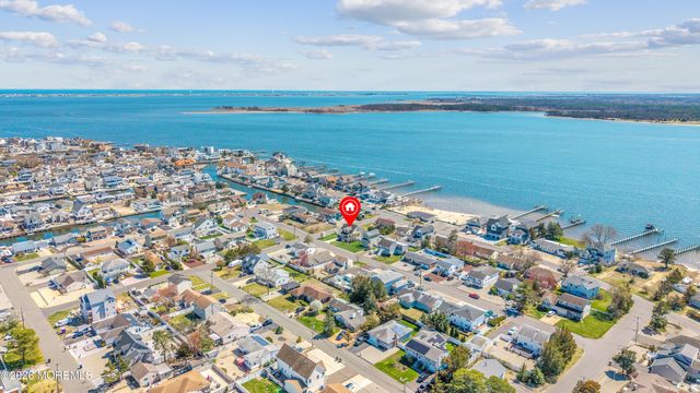203 Riviera Drive, Toms River, NJ 08753