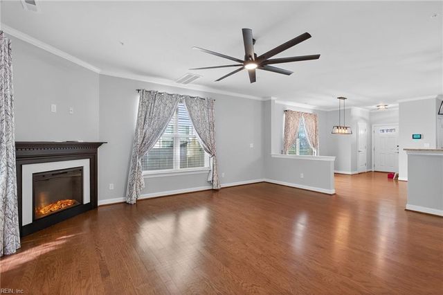 718 Albertine CT # 14A, Chesapeake, VA 23320