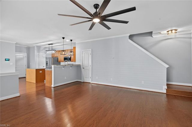 718 Albertine CT # 14A, Chesapeake, VA 23320