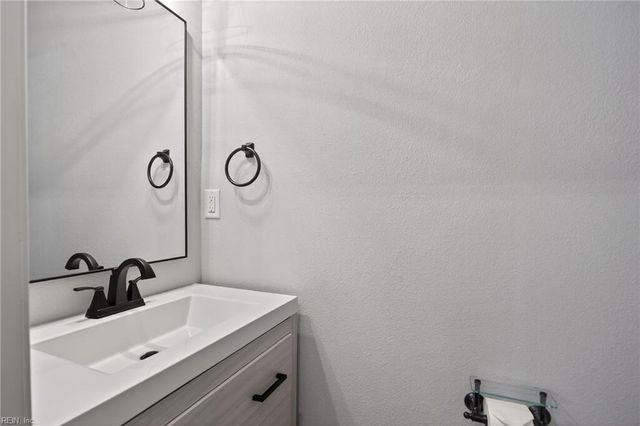 718 Albertine CT # 14A, Chesapeake, VA 23320