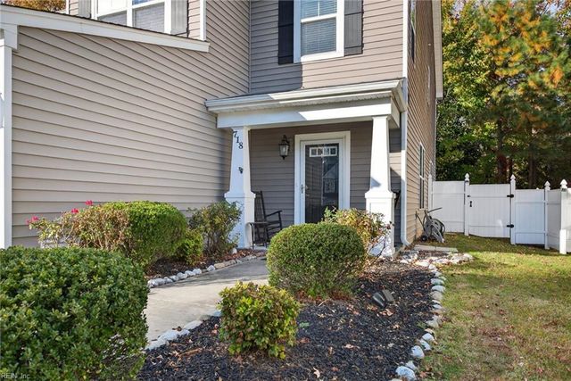 718 Albertine CT # 14A, Chesapeake, VA 23320