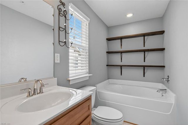 718 Albertine CT # 14A, Chesapeake, VA 23320