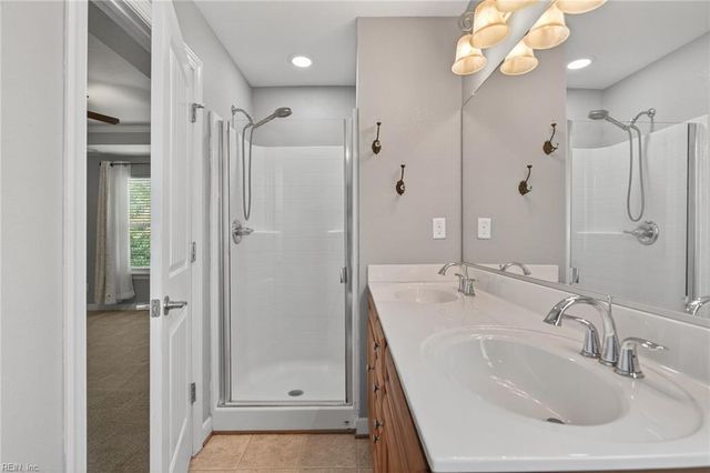 718 Albertine CT # 14A, Chesapeake, VA 23320