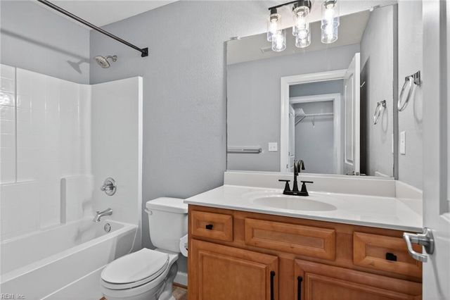 718 Albertine CT # 14A, Chesapeake, VA 23320