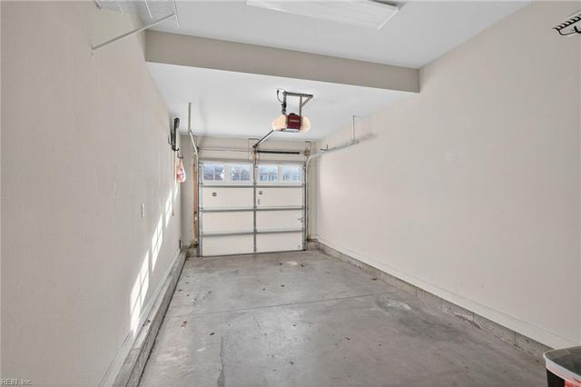 718 Albertine CT # 14A, Chesapeake, VA 23320