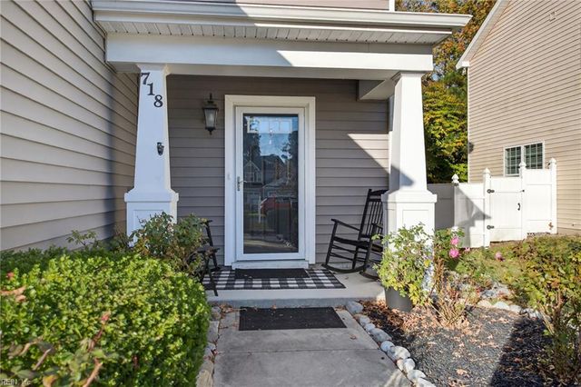 718 Albertine CT # 14A, Chesapeake, VA 23320