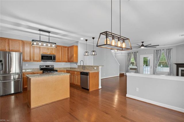 718 Albertine CT # 14A, Chesapeake, VA 23320