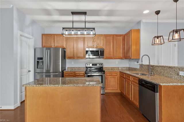 718 Albertine CT # 14A, Chesapeake, VA 23320